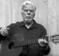 
                  Após compor para Ney Matogrosso, Reginaldo Faria lança álbum; ouça
