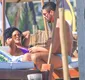 
                  Bella Campos e Cauã Reymond gravam 'Vale Tudo' em praia carioca; FOTOS
