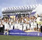 
                  Campeão com amargura, Santos conquista título que pouco orgulha