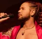 
                  Cantor mineiro faz show de fé e sexualidade na Sala do Coro do TCA