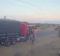 
                  Carreta desgovernada mata casal e deixa criança ferida na Bahia