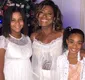 
                  Filhas de Glória Maria espalham cinzas da jornalista em praia; VÍDEO