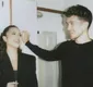 
                  Maisa e João Guilherme posam em clima íntimo nos bastidores da Globo