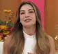 
                  Patrícia Poeta apresenta o 'Encontro' após cirurgia e revela limitação
