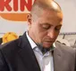 
                  Roberto Carlos fica sem casa e briga por fortuna após divórcio