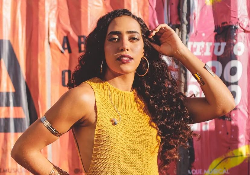 Letícia lança versão ao vivo do álbum 'Campos do meu ser'