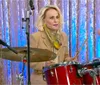 Ana Maria Braga surpreende e toca bateria ao vivo no Mais Você
