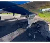Avião usado como UTI causa susto ao atolar em aeródromo na Bahia