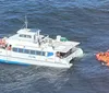 Colisão entre catamarã e barco deixa passageiros à deriva na Bahia