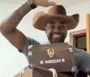 Davi Brito aparece com mala de 'A Fazenda' e manda recado; VÍDEO