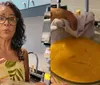 Faça o bolo de cenoura de Dona Vilma, no micro-ondas, em 8 minutos