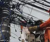 Operação remove 14 ton de cabos irregulares de telefonia e internet