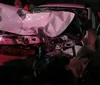 Pai e filho ficam em estado grave após colisão entre carros na Bahia