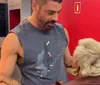 Patixa tieta Cauã Reymond e 'encarna' Odete Roitman em encontro; vídeo