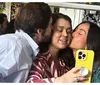 Preta Gil é 'mimada' por Sabrina Sato e Nicolas Prattes em visita