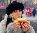 Ana Maria Braga ostenta look para o frio de Nova York: 'Congelando'