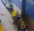 Passageiro fica preso entre trem e plataforma no metrô de Salvador