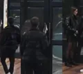 'Power Couple': participante expõe peça íntima de Nat na porta da sede