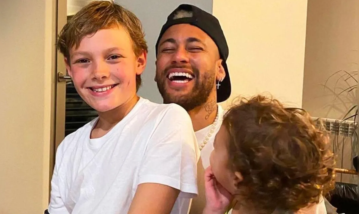 Filho de Neymar Jr surge em entrevista inédita e dá bronca no pai