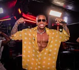 Carnatal 2025: bloco de Léo Santana enfrenta chuva e atraso