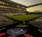 Clubes superendividados representam dilema que ameaça o futebol