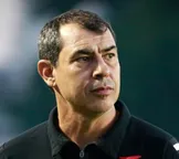 Vitória define novo técnico após demissão de Carpini