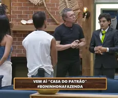 A Fazenda 17: Boninho faz aparição histórica e dá susto em peões