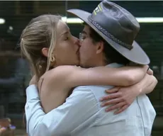 A Fazenda 17: Dudu Camargo pede Saory em casamento e reação surpreende