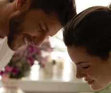 Camila Queiroz e Klebber Toledo anunciam nascimento da primeira filha