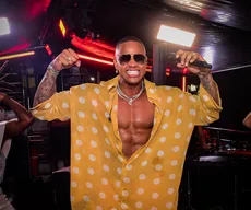 Carnatal 2025: bloco de Léo Santana enfrenta chuva e atraso