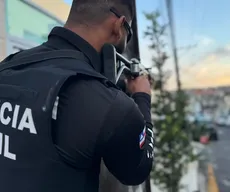 Mulher é presa por tráfico de drogas em Lauro de Freitas