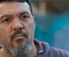 Belo 'ignora' Misael e surge com visual completamente diferente