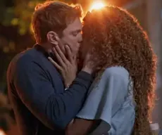 'Três Graças': Viviane se entrega a Leonardo, mas impõe condição