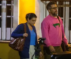 Wagner Moura faz aparição rara com amigos em pizzaria no Rio; FOTOS