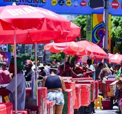Cadastramento de ambulantes para festas de Salvador vai até quinta