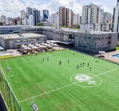 Escola bilíngue oferece bolsas para alunos do ensino médio em Salvador