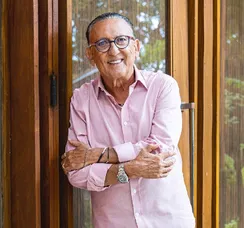 Galvão Bueno passa mal na véspera de Natal e é internado às pressas