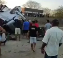 Menino de 2 anos morre e três pessoas ficam feridas em acidente na BA