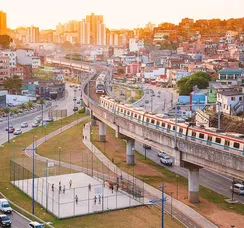 Mulher é morta a tiros em passarela de famosa avenida de Salvador