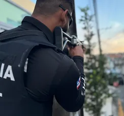 Mulher é presa por tráfico de drogas em Lauro de Freitas