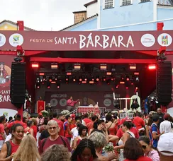 Multidão celebra Santa Bárbara com fé e devoção no Centro de Salvador