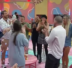 Power Couple: Adriana faz pedido chocante a Dhomini e festa fica morna