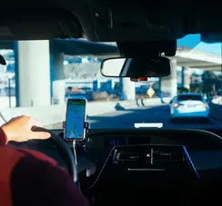 Prefeito sanciona lei que obriga câmeras em carros de apps em Salvador