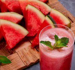 Saiba porque comer melancia em jejum deixa a pele perfeita e saudável
