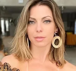 Sheila Mello surge nua em banheira e foto causa alvoroço na web