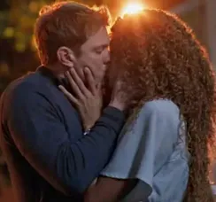 'Três Graças': Viviane se entrega a Leonardo, mas impõe condição