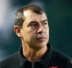 Vitória define novo técnico após demissão de Carpini
