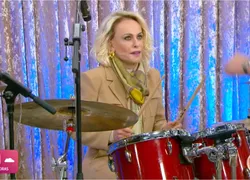Ana Maria Braga surpreende e toca bateria ao vivo no Mais Você