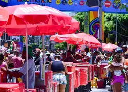 Cadastramento de ambulantes para festas de Salvador vai até quinta