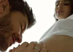 Camila Queiroz anuncia gravidez do primeiro filho